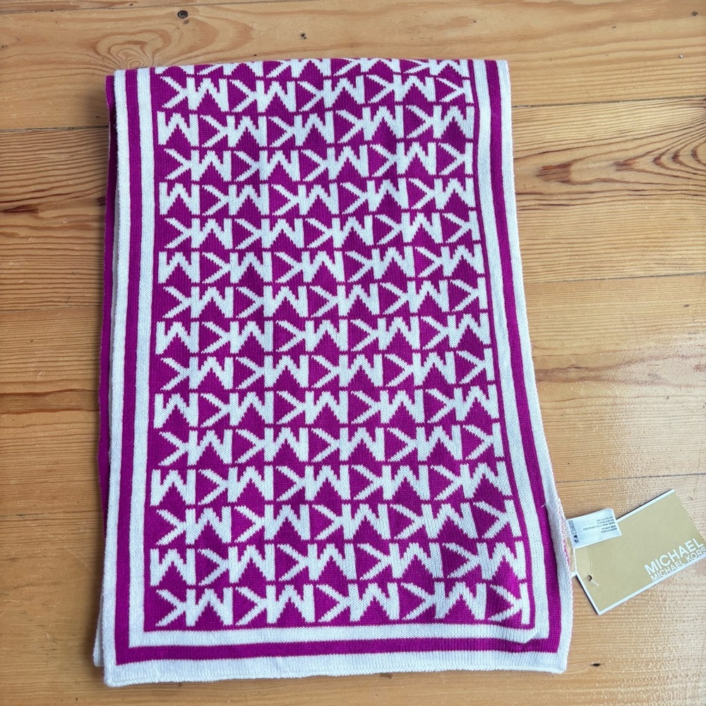 NWT Michael Kors Fushia Pink Cream Logo Scarf